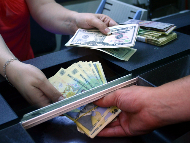 Aberatie economica: Tudose anunta cresteri, Leul continua picajul