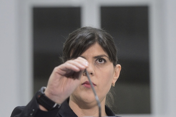 Seminarul bascalia/ In plin scandal al abuzurilor procurorilor DNA, PFA Kovesi si-a organizat cu jurnalistii de casa si sustinatorii externi un seminar ca sa arunce praf in ochi Seminarul bascalia/ In plin scandal al abuzurilor procurorilor DNA, PFA Kovesi si-a organizat cu jurnalistii de casa si sustinatorii externi un seminar ca sa arunce praf in ochi