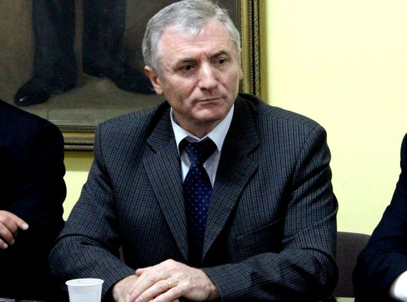 Ciutacu da in judecata Parchetul General si pe Augustin Lazar Ciutacu da in judecata Parchetul General si pe Augustin Lazar