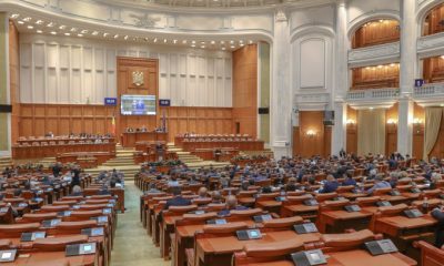 Moțiunea simplă intitulată „Educaţi România, nu o pesedizaţi!” a fost respinsă de plenul Parlamentului României