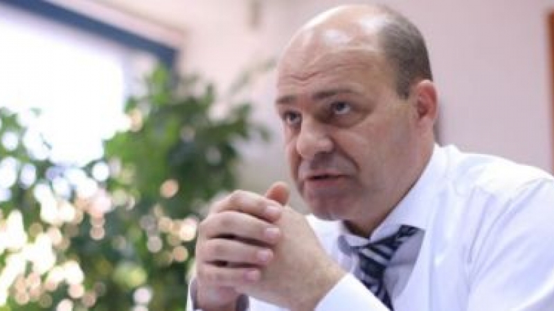 EXCLUSIV/In fata ministrei Carmen Dan – “schimbatorul de viteze” al chestorului sofer, Voicu Marius, este mai presus de lege EXCLUSIV/In fata ministrei Carmen Dan – “schimbatorul de viteze” al chestorului sofer, Voicu Marius, este mai presus de lege