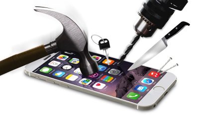 Telefonul îngrijit cu husă și cu sticlă de protecție, garanția unei prime impresii reușite