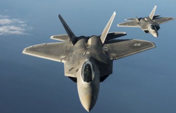 SUA au trimis CEL MAI PUTERNIC AVION din lume în România: Două aeronave F-22 Raptor sunt gata de luptă | Nationalul.ro