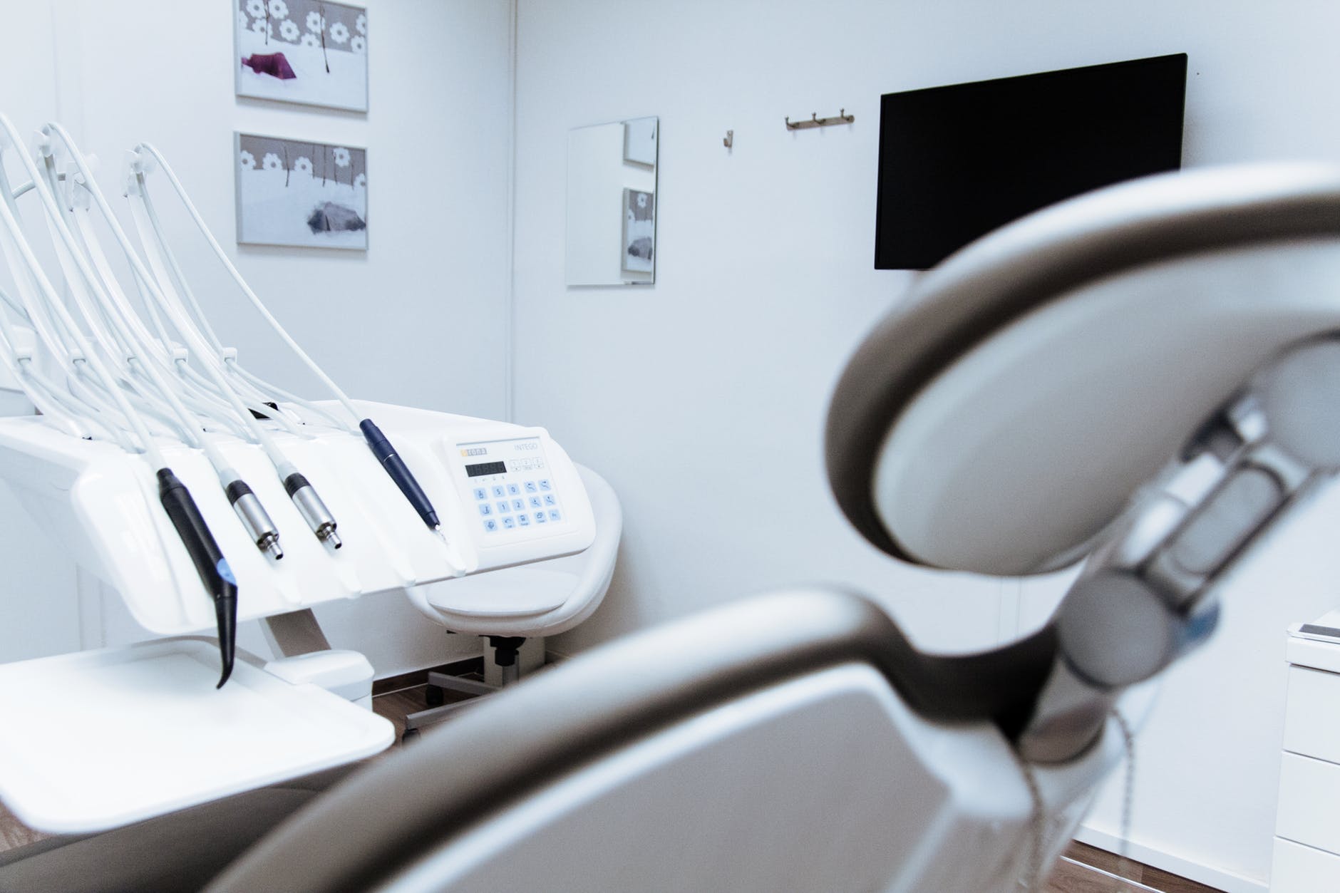 Afla cand este NECESARA vizita la medicul STOMATOLOG Afla cand este NECESARA vizita la medicul STOMATOLOG