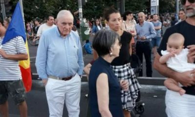 Adrian Vasilescu (BNR), printre protestarii din Piața Victoriei. Fotografia a devenit virală | Nationalul.ro