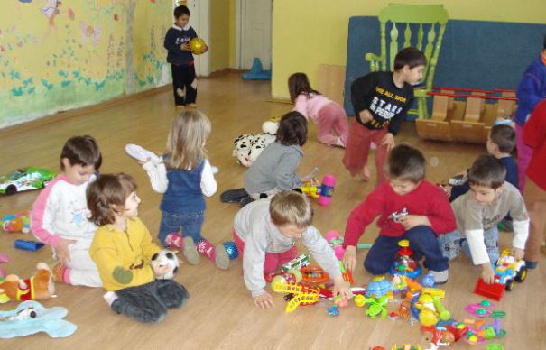 EXCLUSIV Decizia Guvernului care va revolta toţi părinţii. Taie fără milă! | Nationalul.ro EXCLUSIV Decizia Guvernului care va revolta toţi părinţii. Taie fără milă! | Nationalul.ro