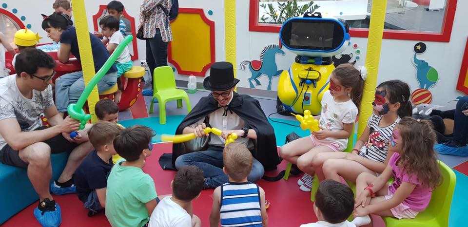 Ce fac animatorii de petreceri pentru copii