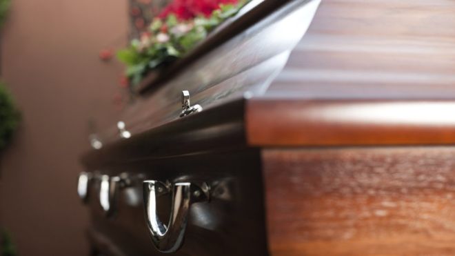 Pentru repatrierea rămășițelor pământești ale unei rude decedate în străinătate, apelați cu încredere la firma Transport decedați Funeral Express! Pentru repatrierea rămășițelor pământești ale unei rude decedate în străinătate, apelați cu încredere la firma Transport decedați Funeral Express!