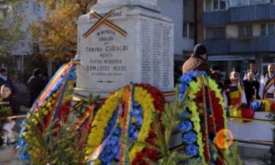 Asta e România! Un monument al eroilor a fost transformat în brad de Crăciun. Cum arată acum! | Nationalul.ro