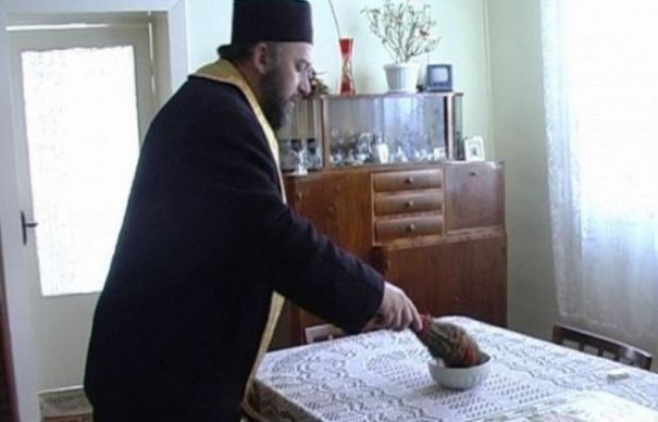 Mesajul fabulos lăsat de locatarii unui bloc pentru preot: Nimeni nu se aștepta la asta | Nationalul.ro