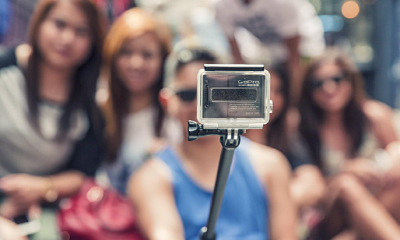 De ce camerele pentru selfie cosmetizează realitatea