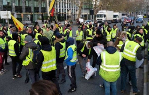 Franța este în flăcări. Macron, disperat. Oamenii l-au luat cu asalt | Nationalul.ro