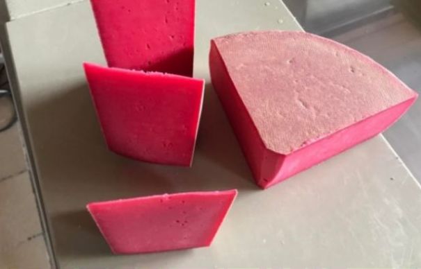 A apărut pe piaţă brânza roz! De unde poate fi cumpărată | Nationalul.ro