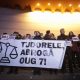 Actorii de la Teatrul Național București au protestat aseară pe treptele instituției