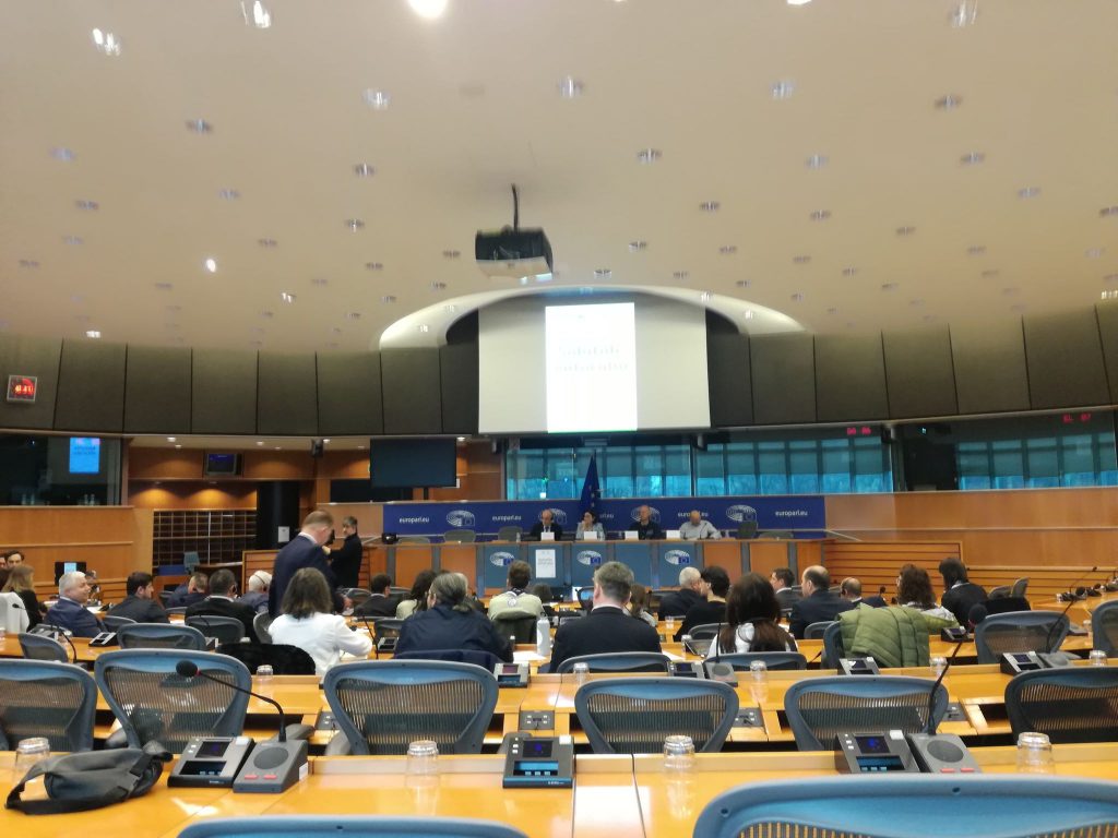 EXCLUSIV! Ne-am făcut de râs si la Bruxelles! Primarul căruia i-a sunat neîntrerupt telefonul în ritm de manele, în Parlamentul European! Reacția celor din sală | Nationalul.ro