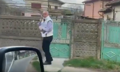S-a făcut de râs în toată țara! Fost mare lider PSD împarte pliante electorale singur pe la porți! Imagini jenante – Nationalul.ro |