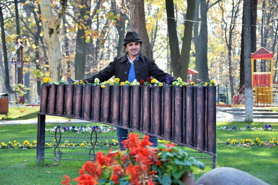 Artistul cântecului popular Irinel Popa, la douăzeci de ani în slujba sa pentru frumos