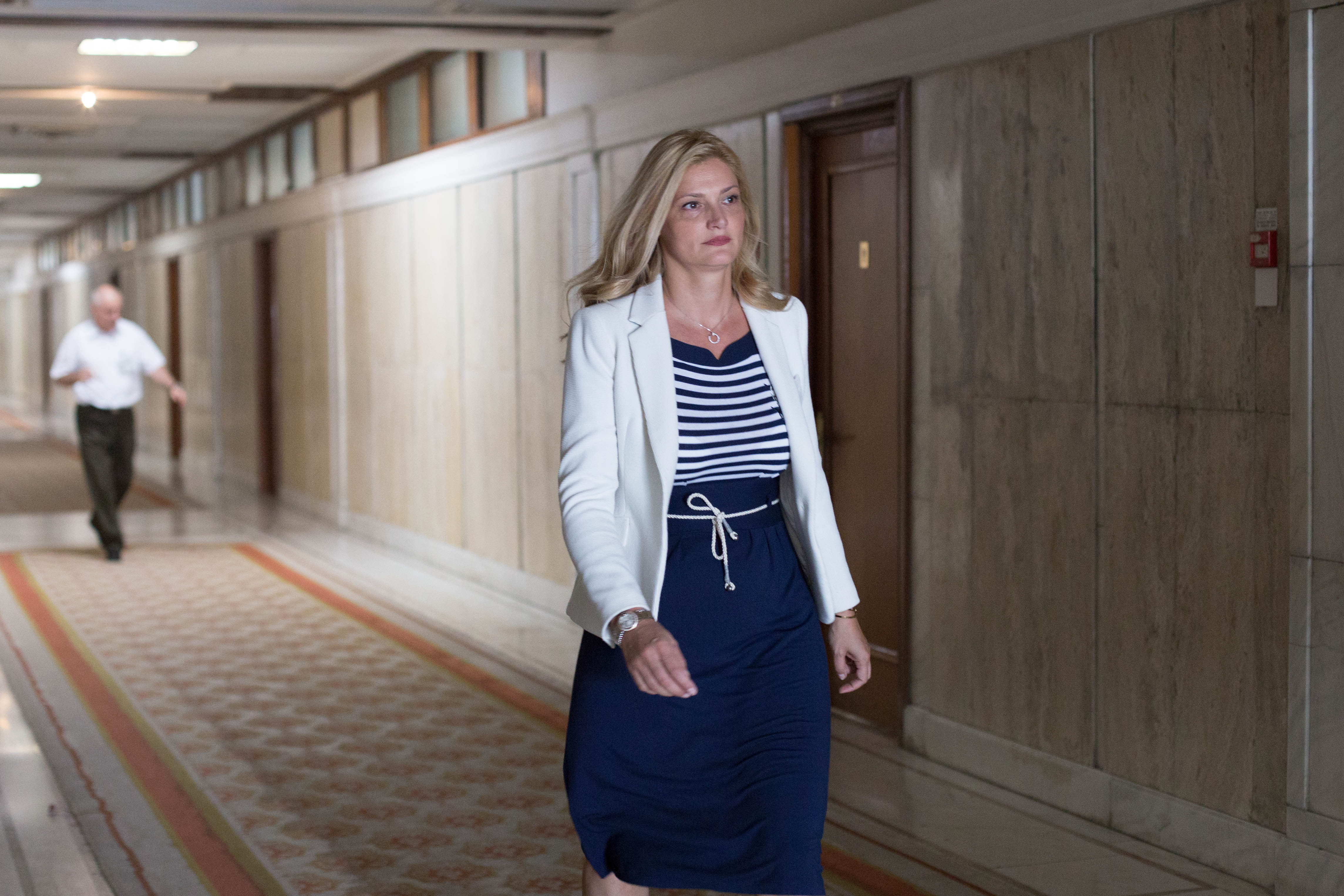 României i-ar putea fi impus să numească o femeie