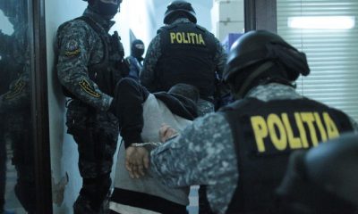 Mai multe persoane din gruparea infracţională care clona carduri şi trafica migranţi au fost reţinute