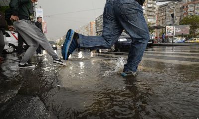 Cod roşu de ploi abundente, grindină şi vijelii într-un judeţ din România. Până când este valabilă avertizarea