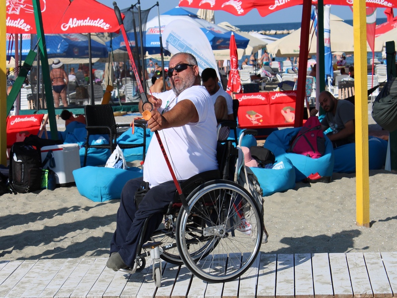 Sportivii paralimpici premiati la concursurile nationale de la Lugoj confirma si pe Litoral la Jocurile sportive AJCSPH pe plaja adaptate pentru persoanele cu dizabilitati si utilizatori de fotoliu rulant