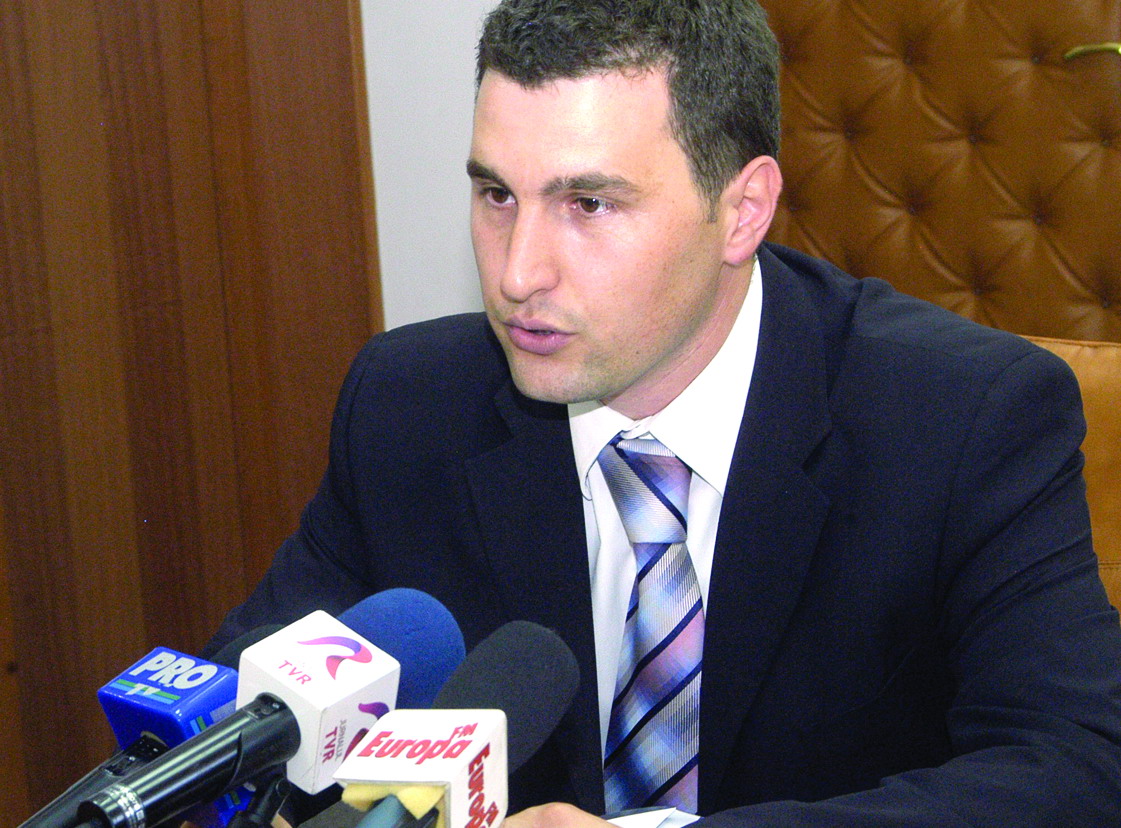 Un senator UDMR respinge preluarea administrării cimitirului de la Valea Uzului de către MApN Un senator UDMR respinge preluarea administrării cimitirului de la Valea Uzului de către MApN