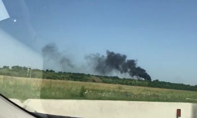 Camionetă, în flăcări într-o comună din Prahova. Focul s-a extins şi la un stâlp de susţinere a electricităţii