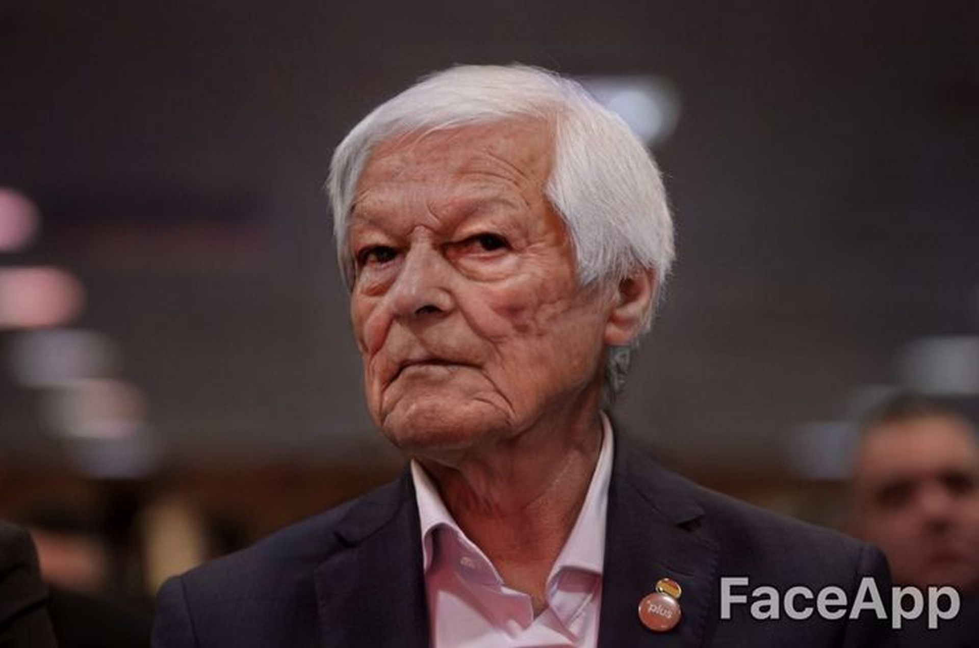 Cum o să arate politicienii români la bătrâneţe / Dăncilă, Iohannis şi Orban, „prelucraţi” cu FaceApp