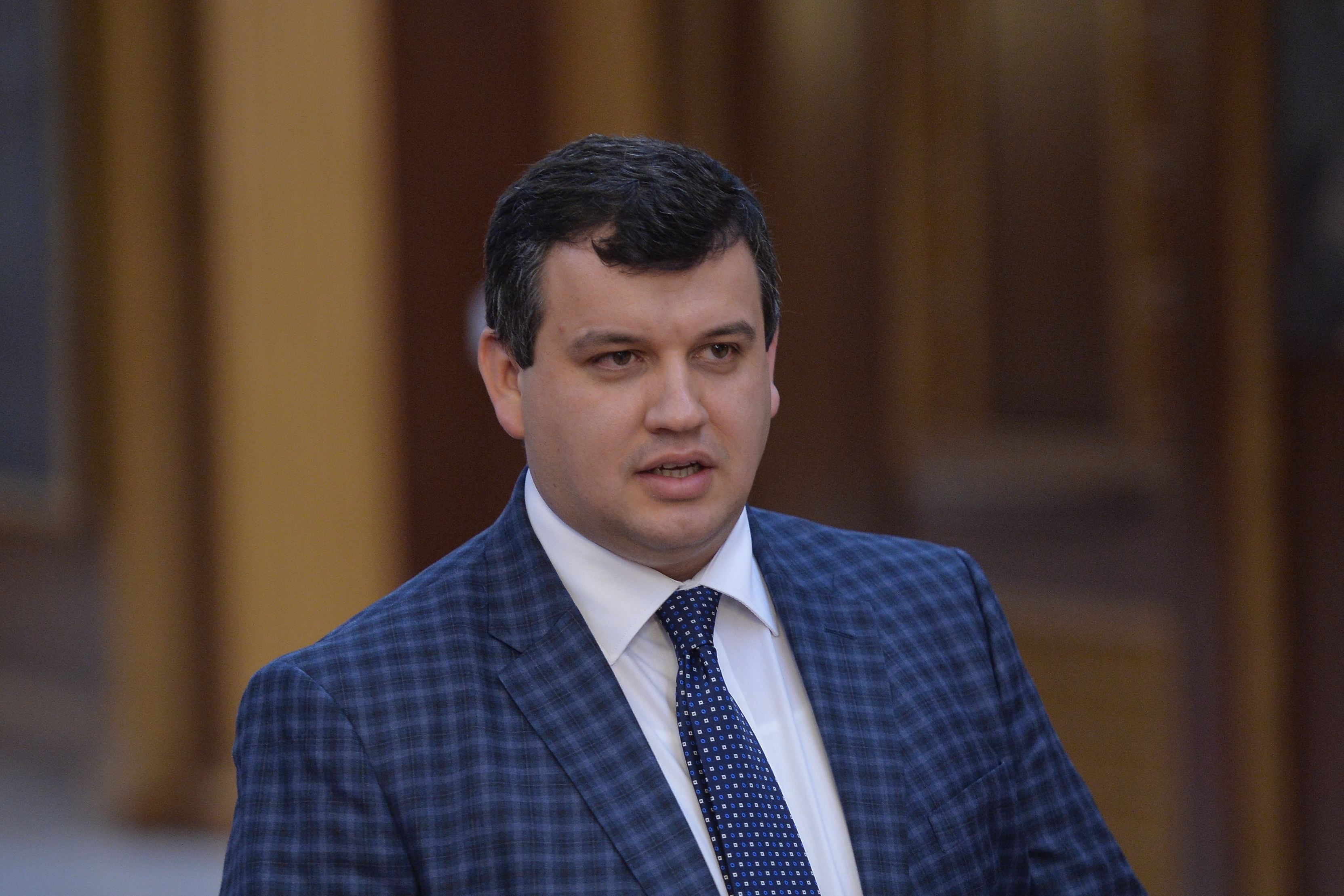 Decizia CCR arată rodul muncii selective şi de rea credinţă a lui Iordache şi a lui Toader, avocaţii lui Liviu Dragnea