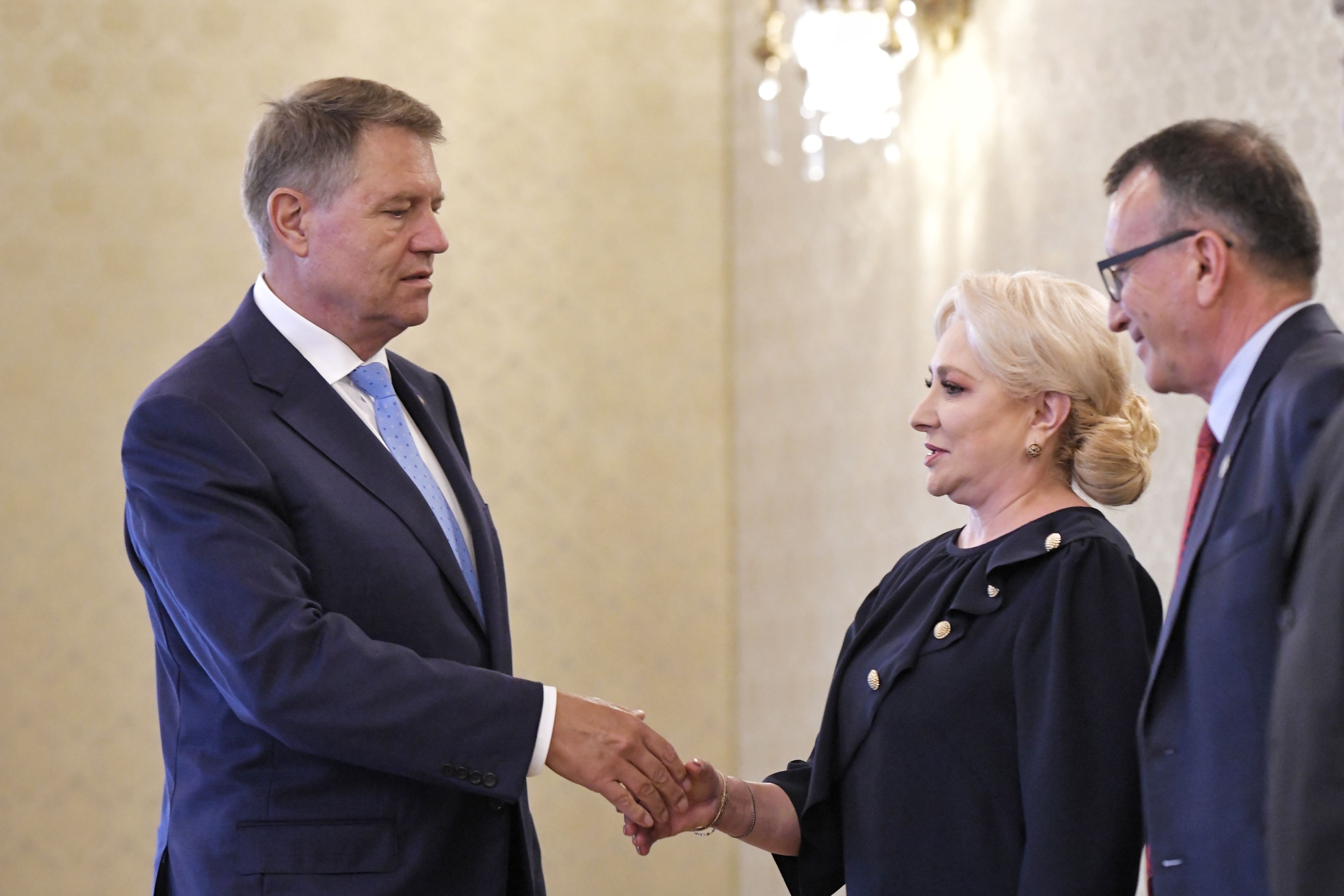 Dăncilă îi cere lui Iohannis să convoace de urgenţă CSAT, luni, nu marţi cum era programat