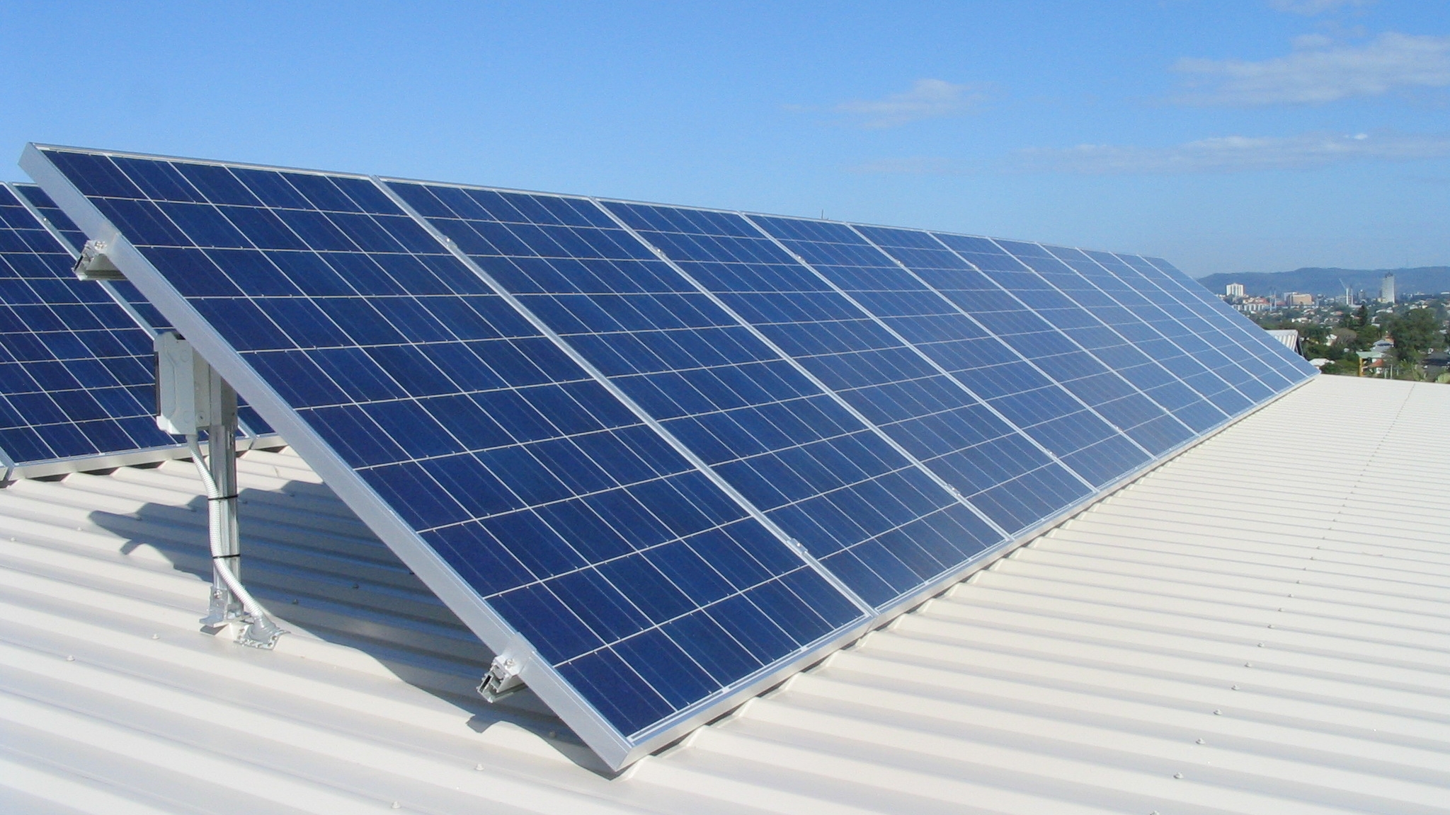 Ce trebuie sa stii despre un panou fotovoltaic inainte de a decide daca il achizitionezi sau nu