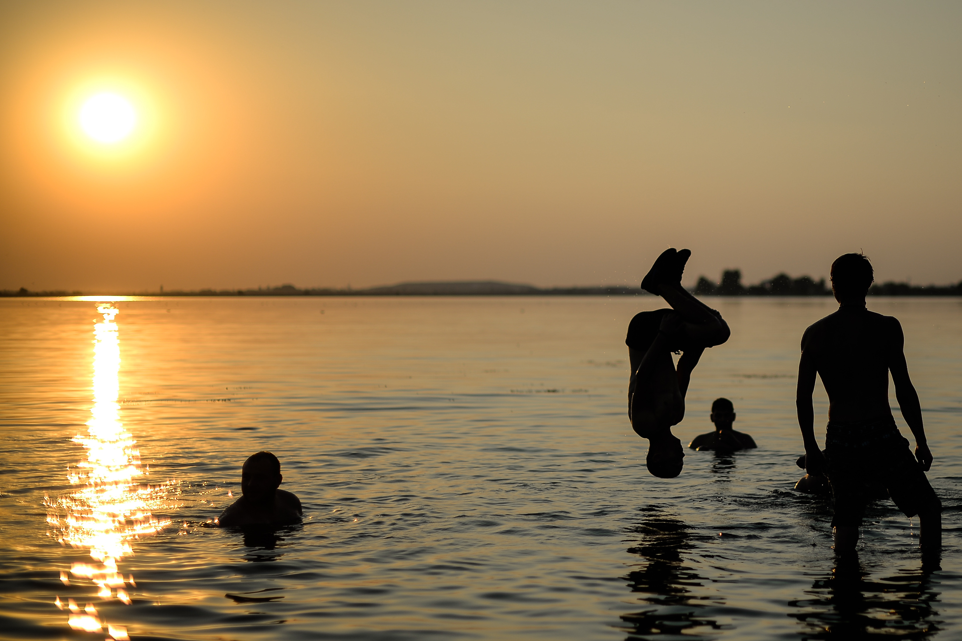 Caniculă, disconfort termic accentuat şi temperaturi de până la 36 de grade Celsius