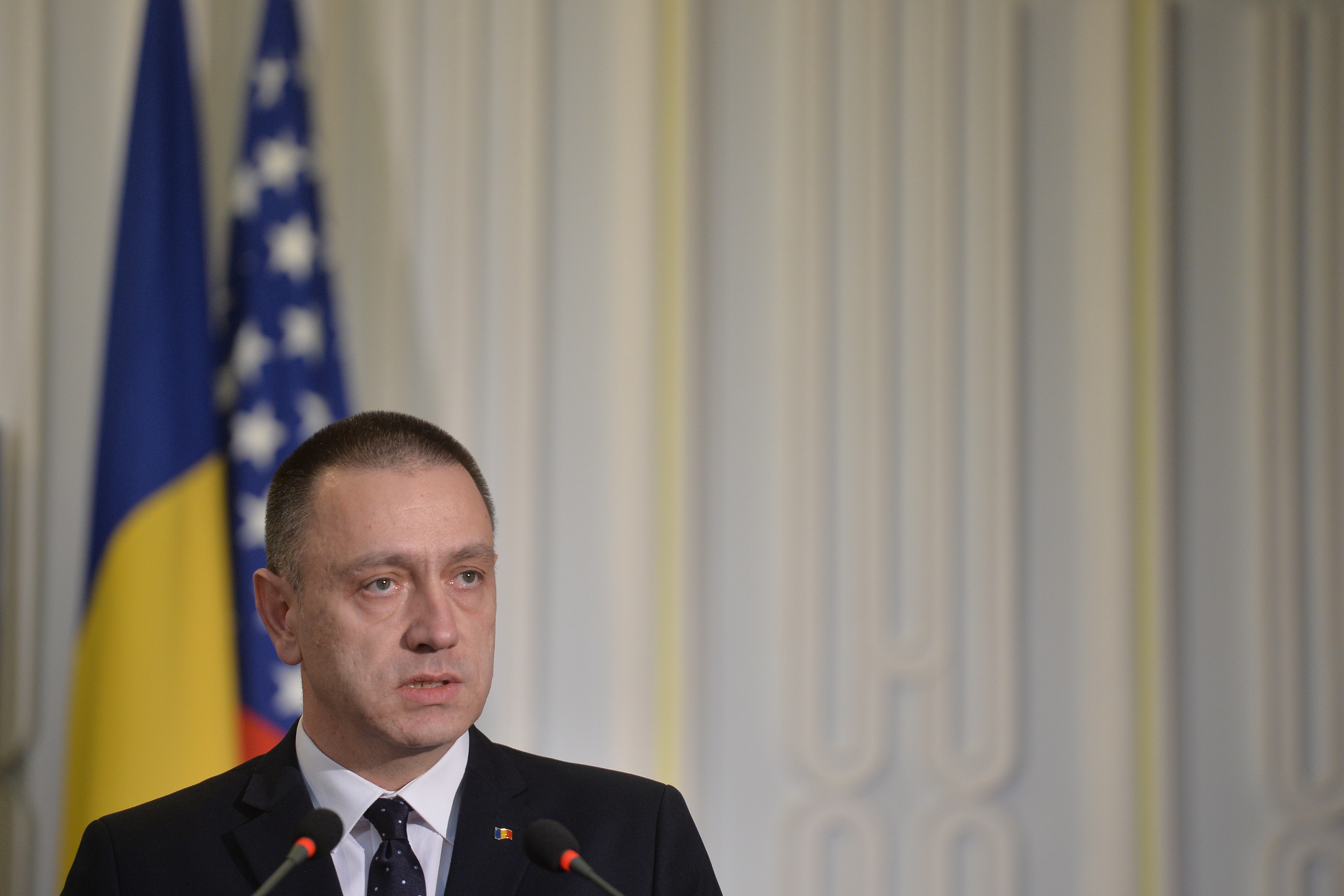 Fifor, întrebat despre relaţia dintre poliţiştii şi clanurile din Caracal: Nu ştiu la ce vă referiţi Fifor, întrebat despre relaţia dintre poliţiştii şi clanurile din Caracal: Nu ştiu la ce vă referiţi