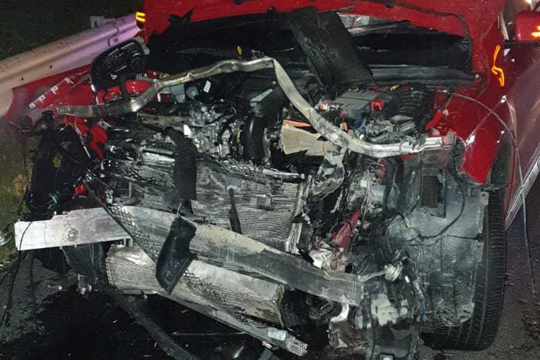 Urs lovit de 4 maşini pe autostrada Sibiu-Deva. Patru persoane au avut nevoie de îngrijiri medicale