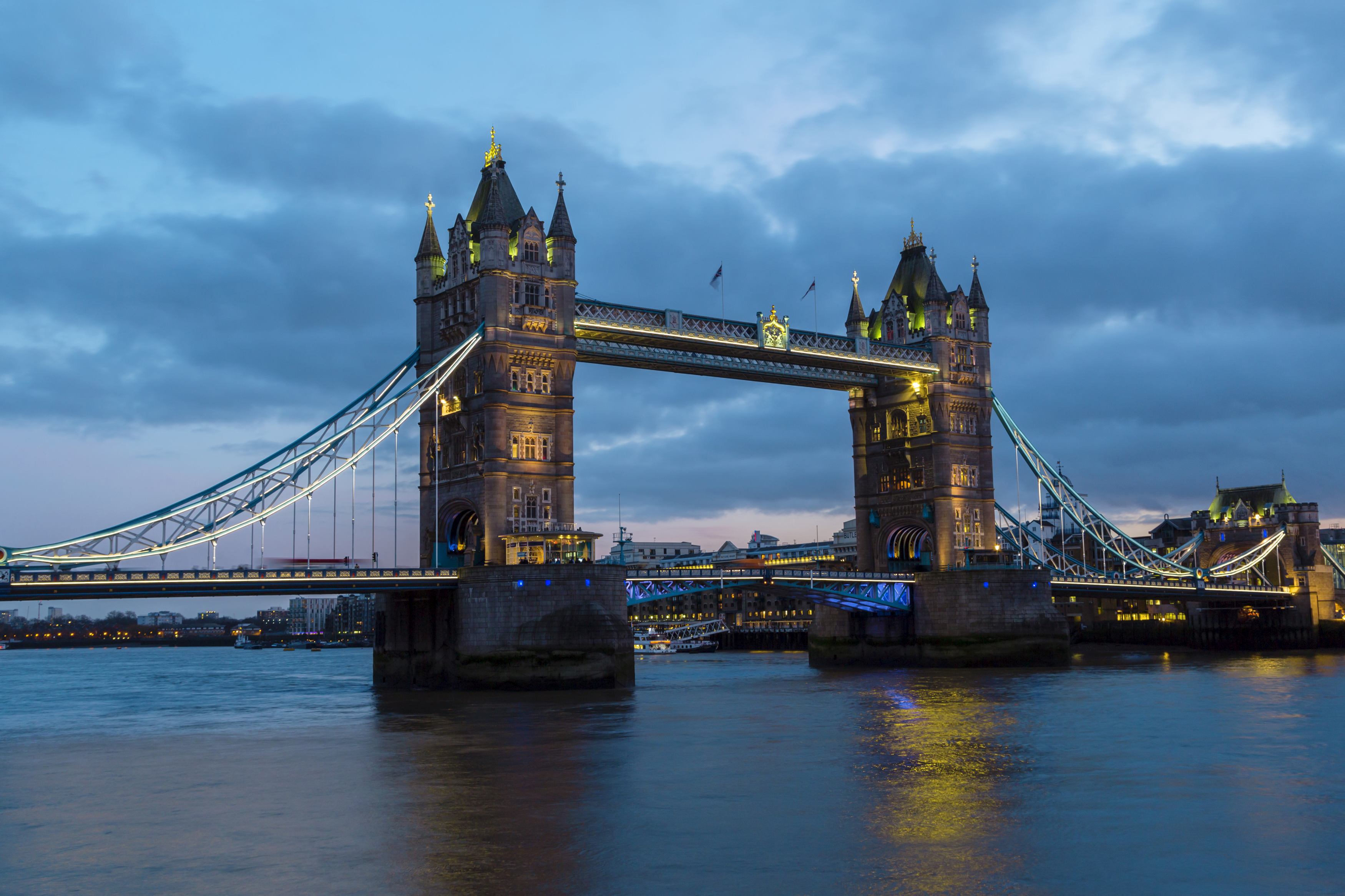 O pană masivă de curent afectează Marea Britanie, inclusiv Londra. Aeroportul Newcastle a stat în beznă aproximativ 15 minute