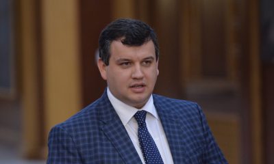Discotecarul îi ia la mişto pe români. Discutăm de o prosteală pe faţă în contextul în care mai puţin de 20 de parlamentari s-au folosit de respectivele bilete gratuite