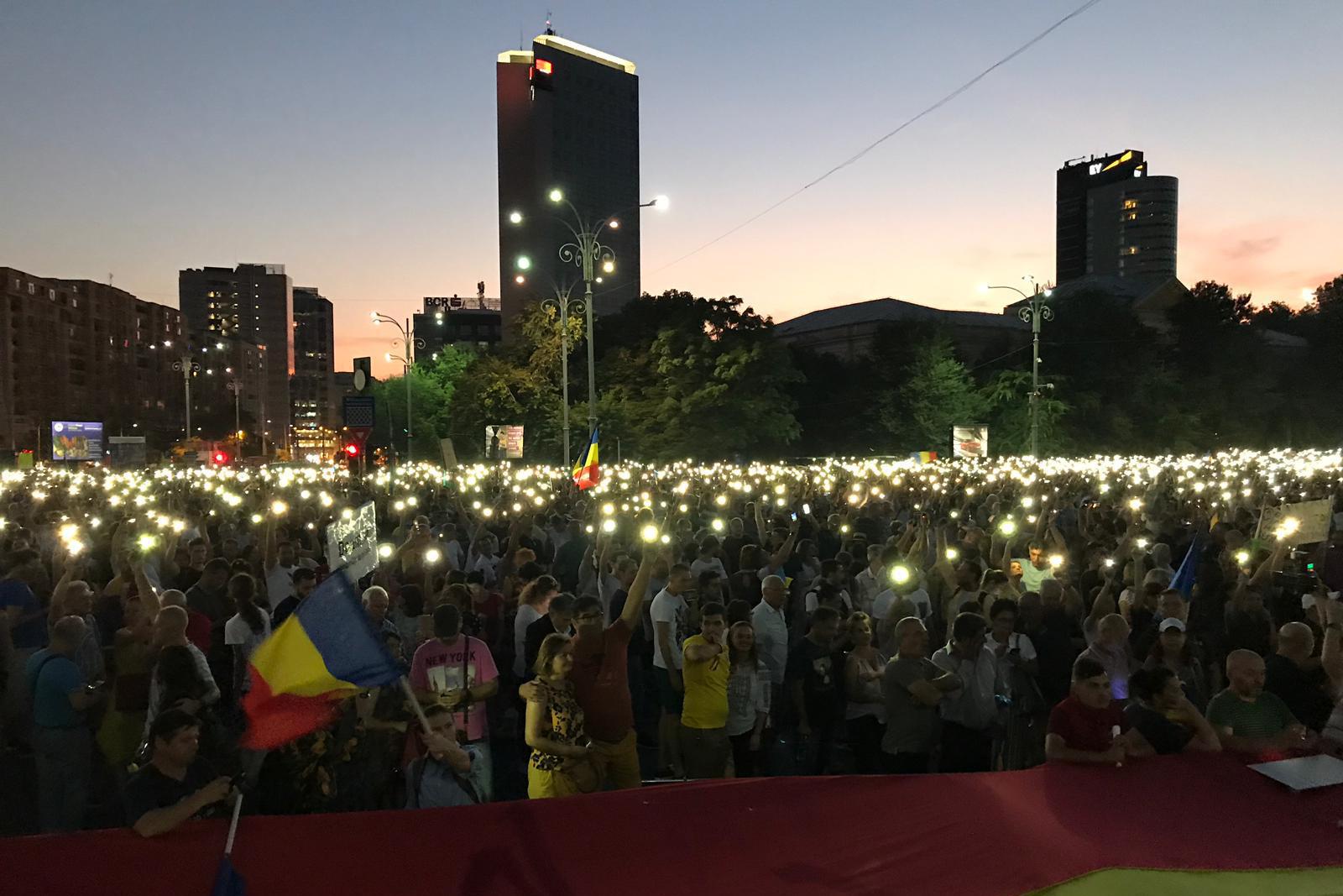 Protest 10 august | Protestatarii au început să plece din Piaţa Victoriei