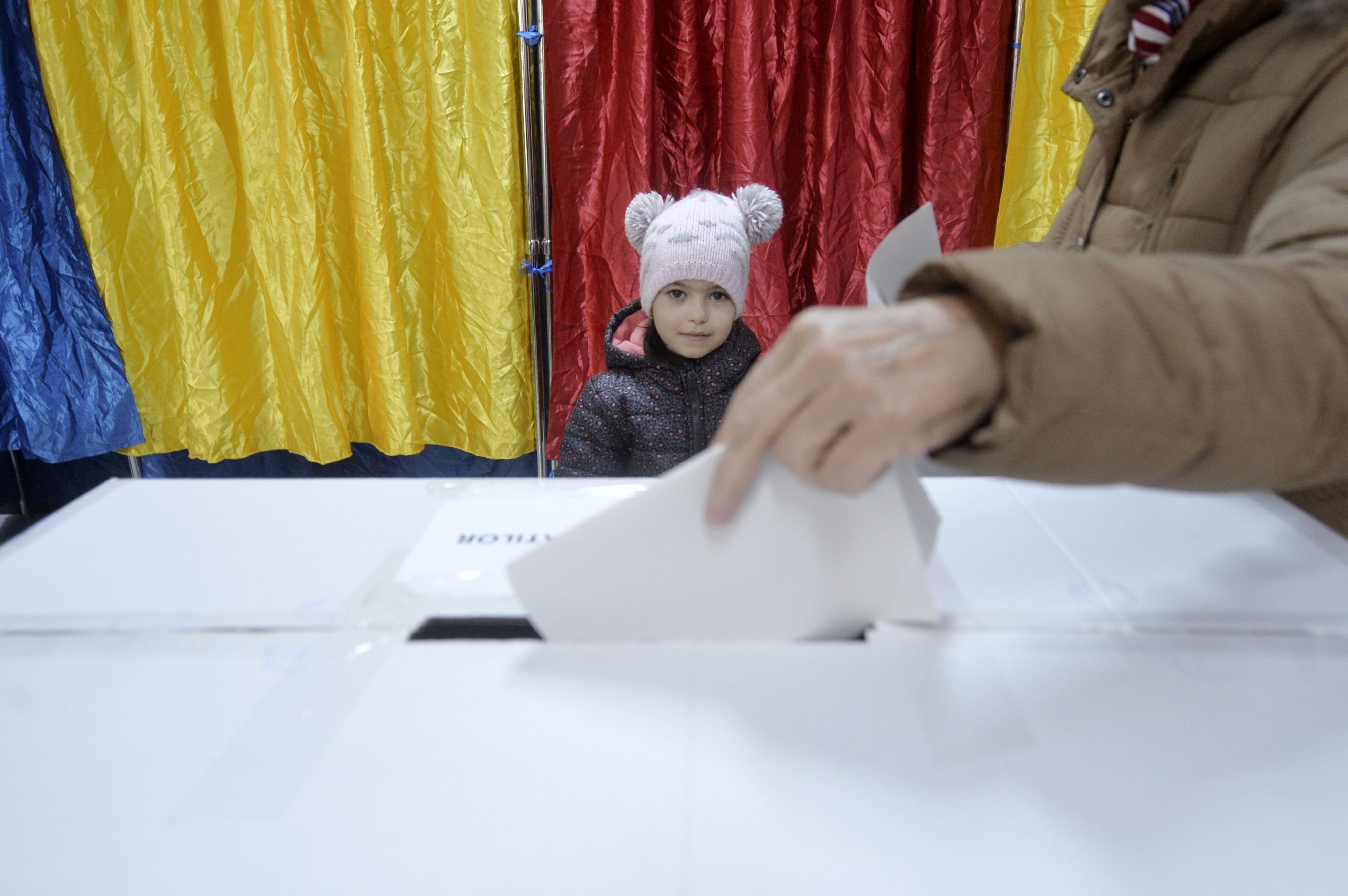 Alianţa USR-PLUS cere din nou semnarea unui acord politic pentru organizarea alegerilor anticipate