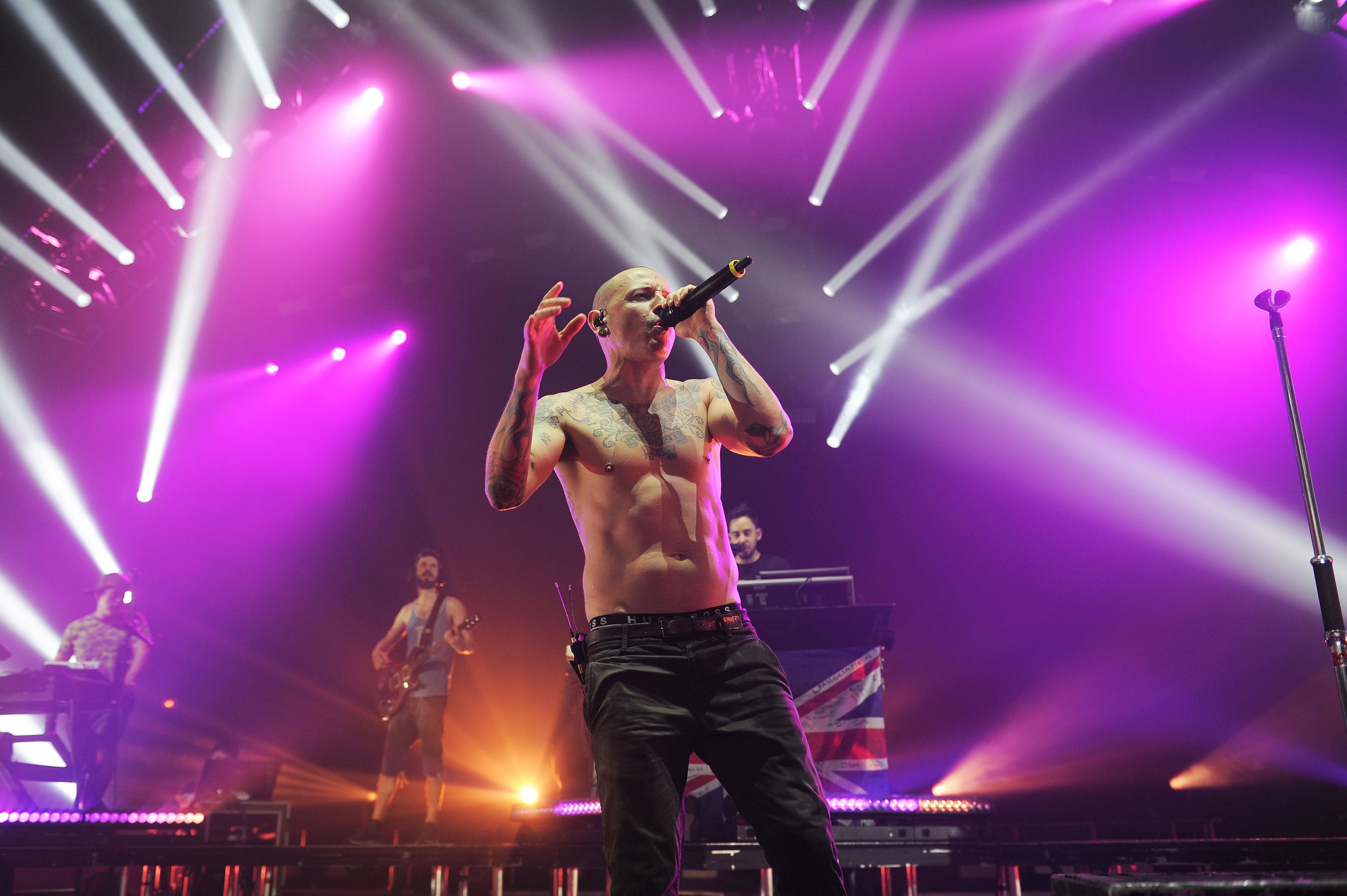 Văduva solistului trupei Linkin Park s-a logodit, la doar doi ani de la sinuciderea cântăreţului. Mesajul acesteia