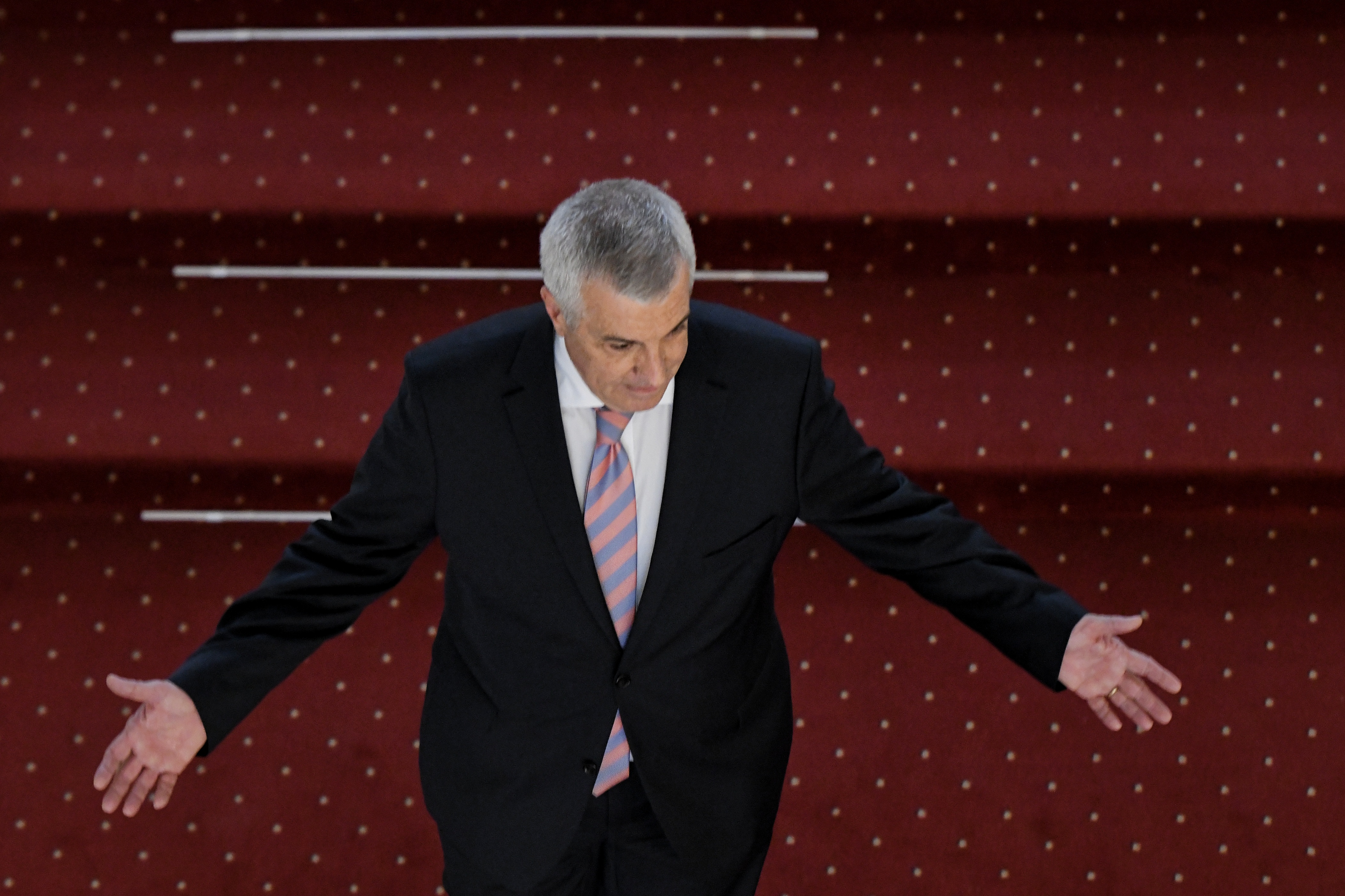 Erau calcule care indicau că va fi însoţit de 15 senatori şi deputaţi / La câte dezertări se aşteaptă şeful ALDE