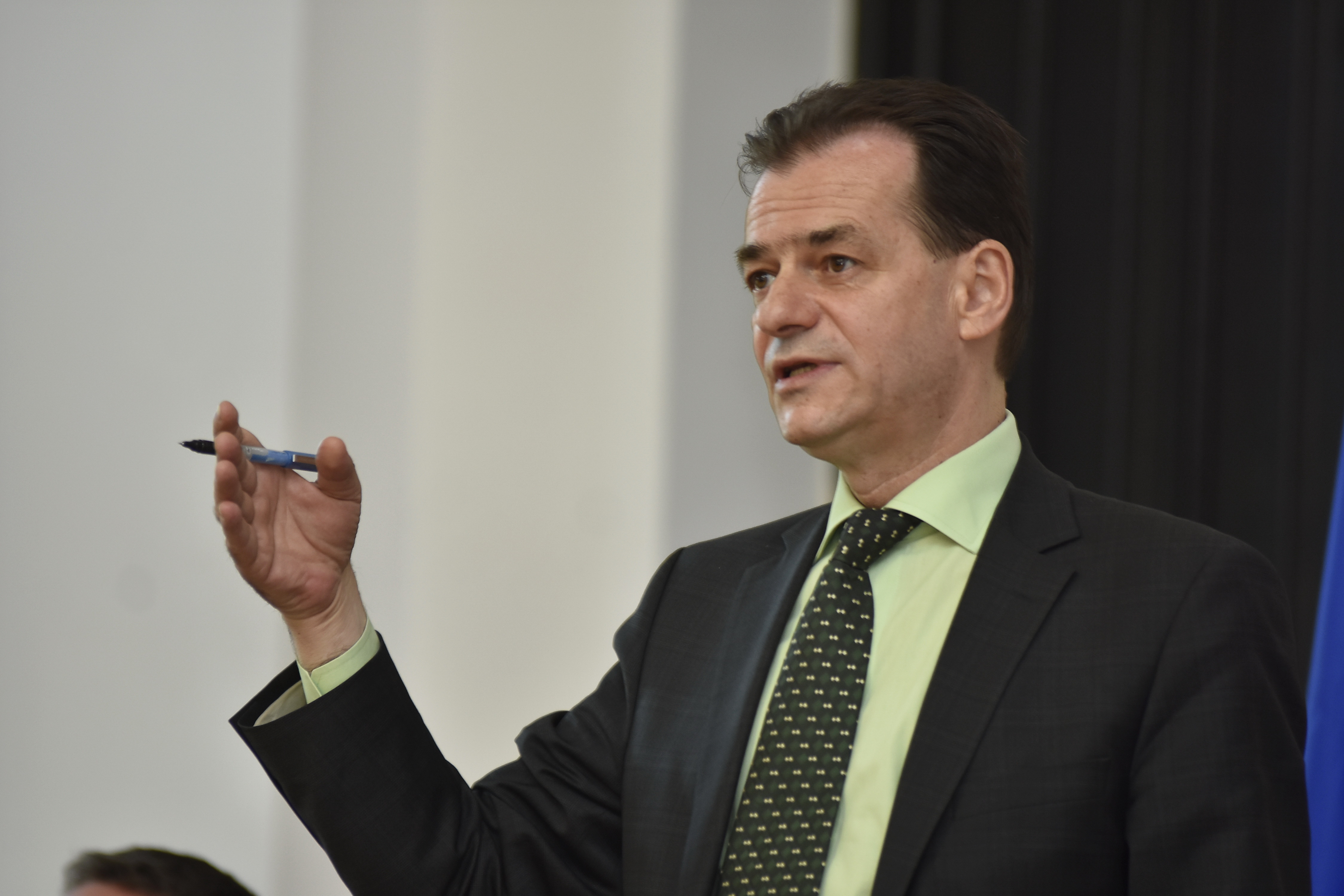 PNL va negocia joi cu ALDE, Pro România şi UDMR privind formarea Guvernului
