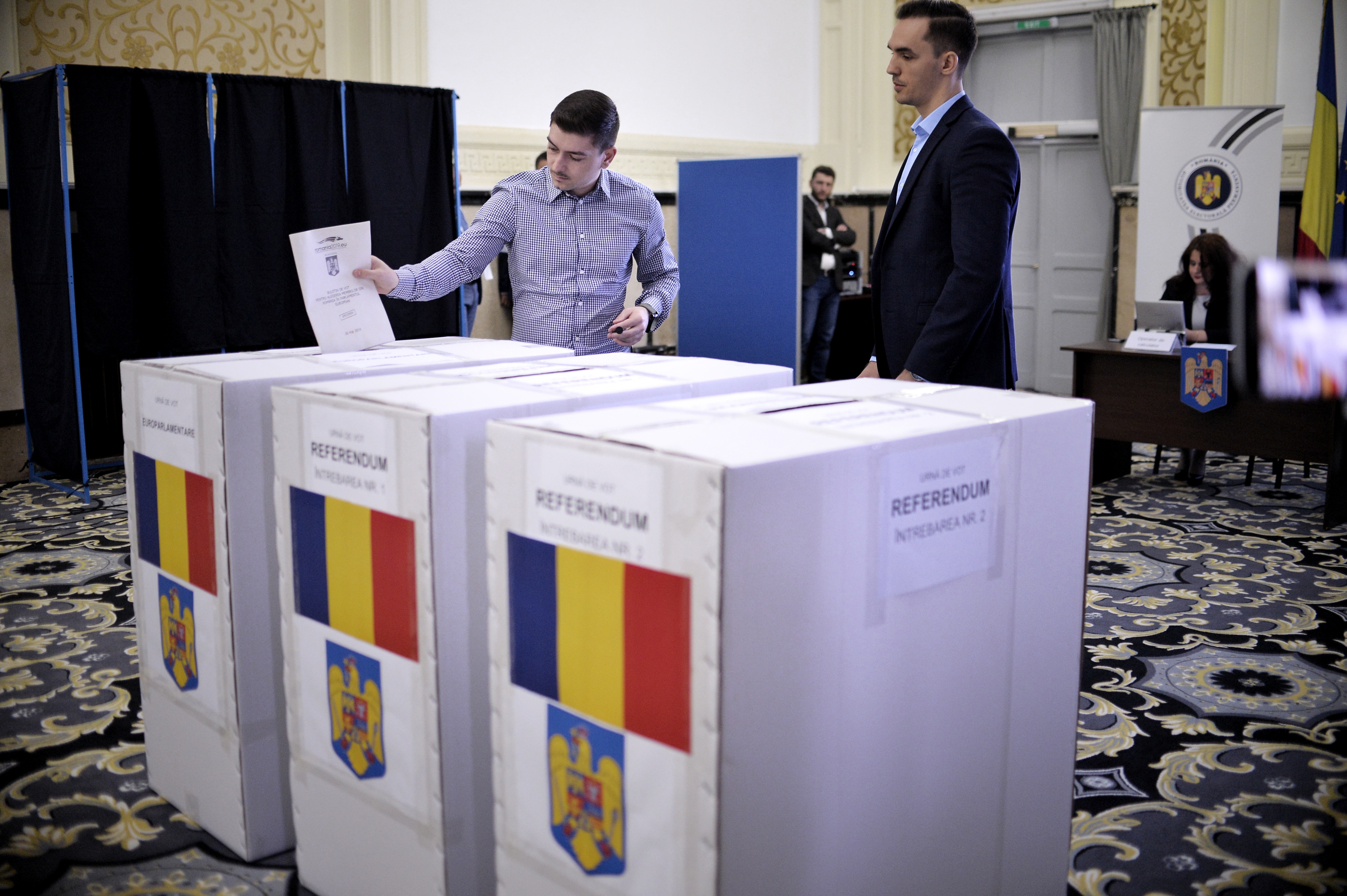 Alegeri prezidenţiale 2019. Noi date provizorii AEP: Iohannis – 36,6%, Dăncilă -24,5%, Barna -13,1%