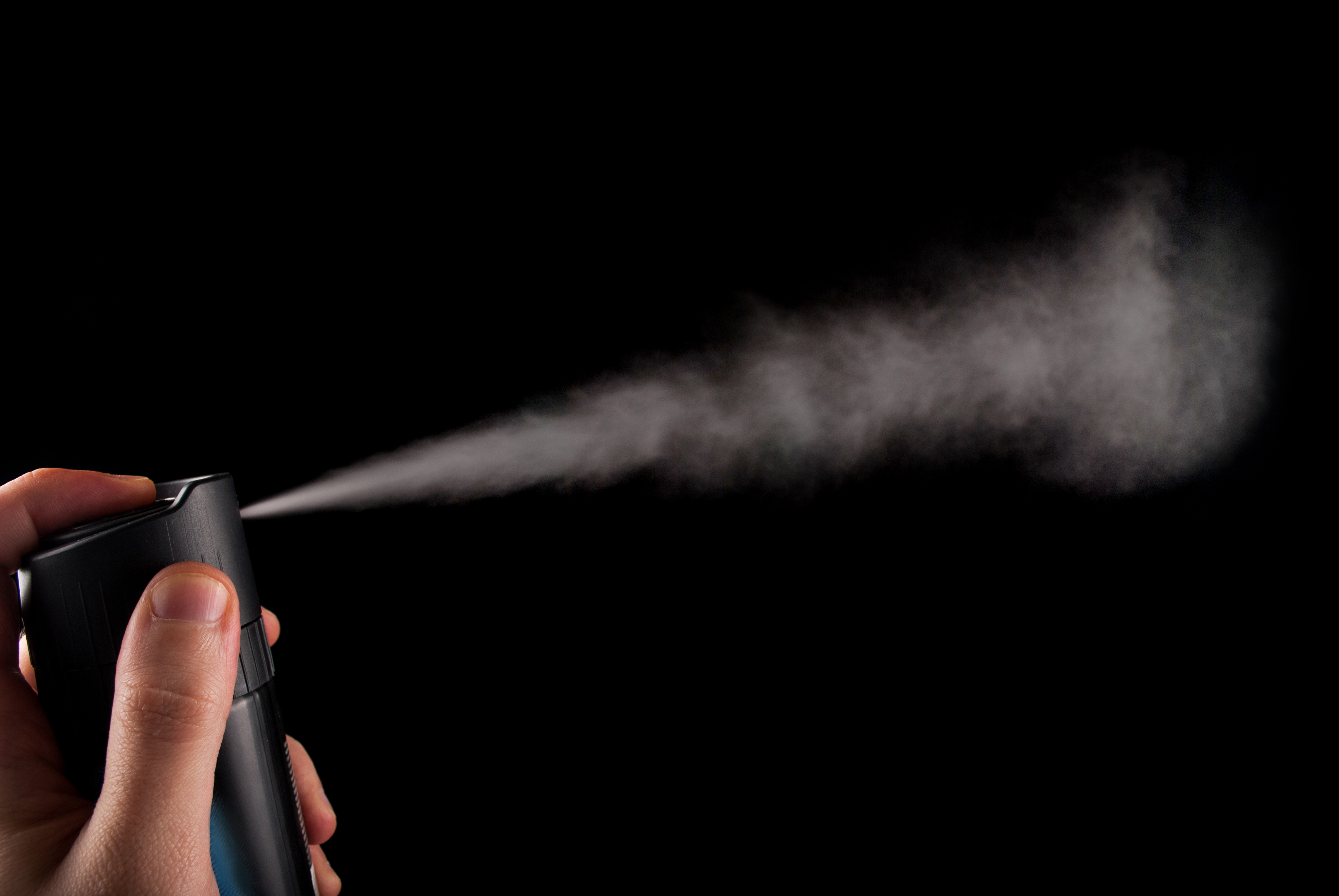 Doi copii de 8 şi 10 ani din judeţul Alba au suferit arsuri pe faţă şi pe mâini din cauza unui tub de spray care a explodat
