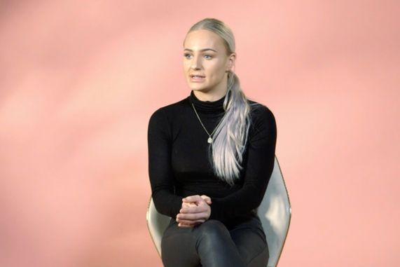 O studentă la medicină nu avea bani să-şi plătească taxele la facultate. Viaţa ei s-a schimbat după ce şi-a găsit un job ieşit din comun. Cât câştigă acum femeia de 24 de ani