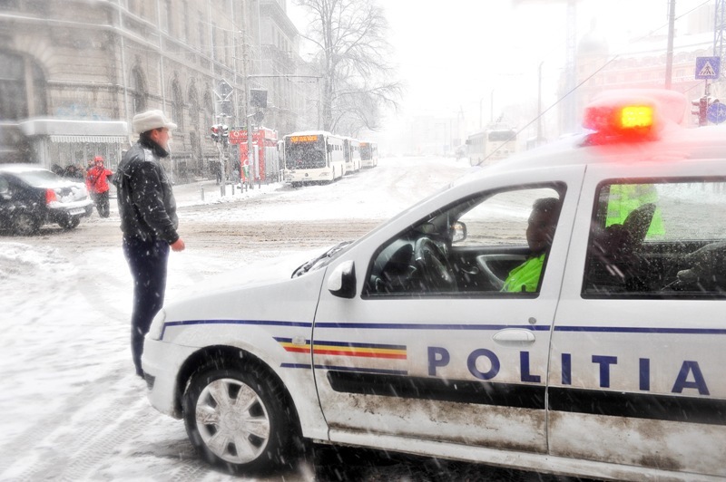 Amenzi uriaşe pentru şoferi. Totul porneşte de la banala roată de rezervă / Poliţiştii îi opresc în trafic şi fac verificări