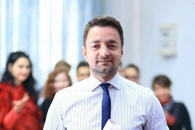 Să-şi dea demisia. Trebuie să pornim reconstrucţia partidului