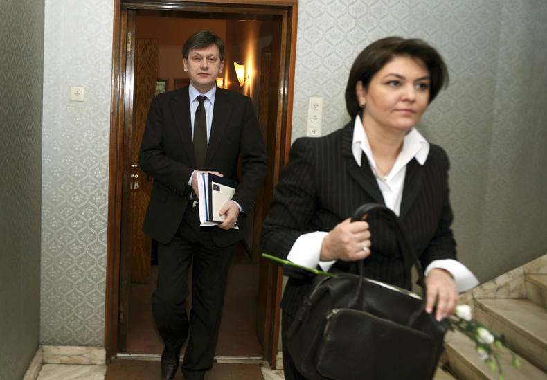Cine este Adina Vălean, propusă şi acceptată în funcţia de comisar european pe Transporturi din partea României