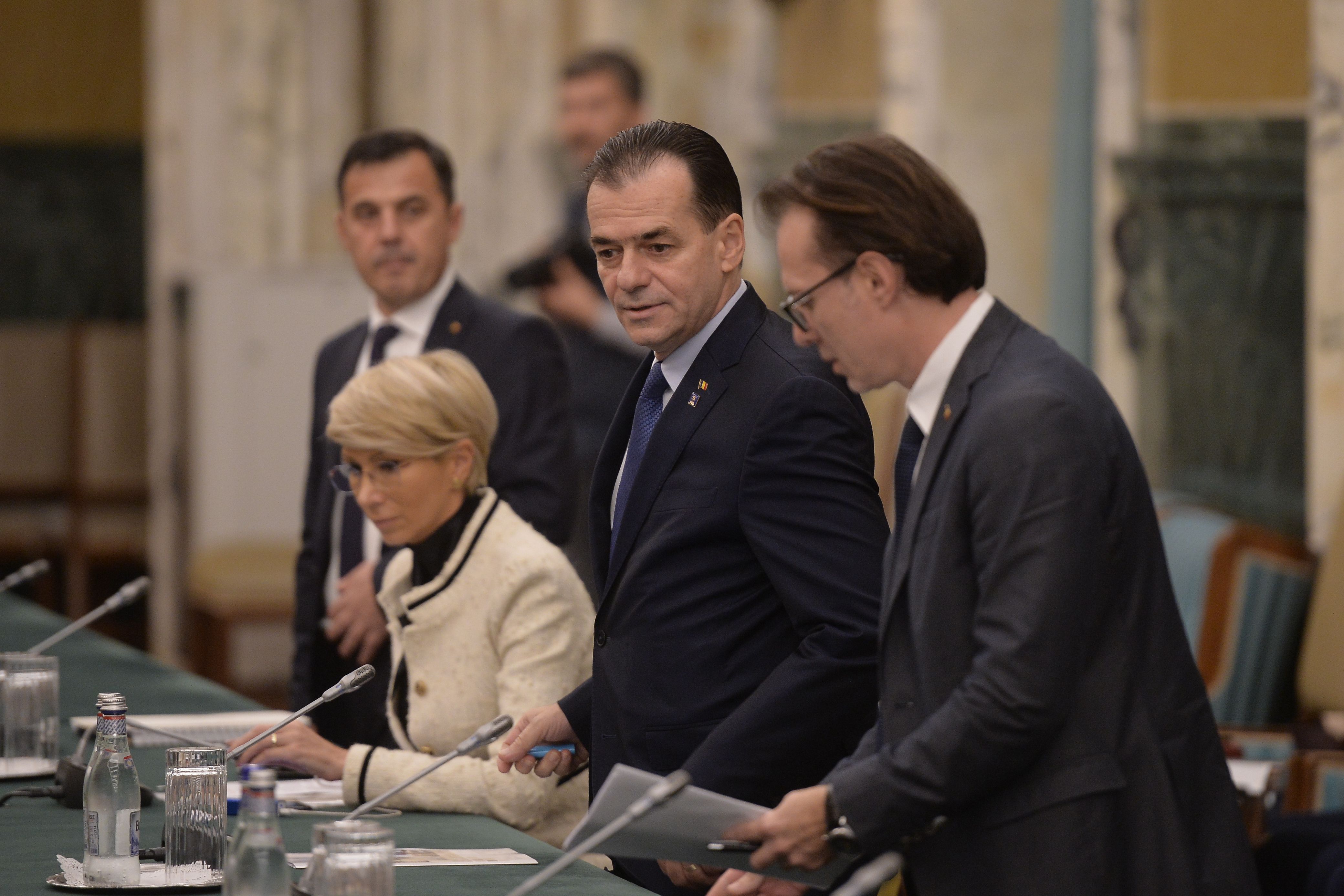 Pleacă Guvernul Orban! Miniştrii cabinetului se vor reuni pentru o petrecere monstru la munte.