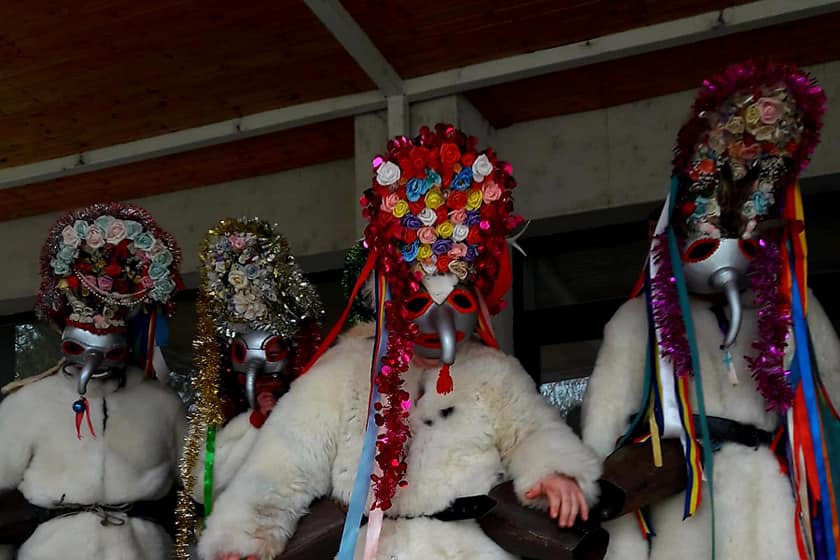 Tradiţii de Crăciun | Coarne de berbec, măşti înfiorătoare şi tălăngi pentru alungarea spiritelor rele