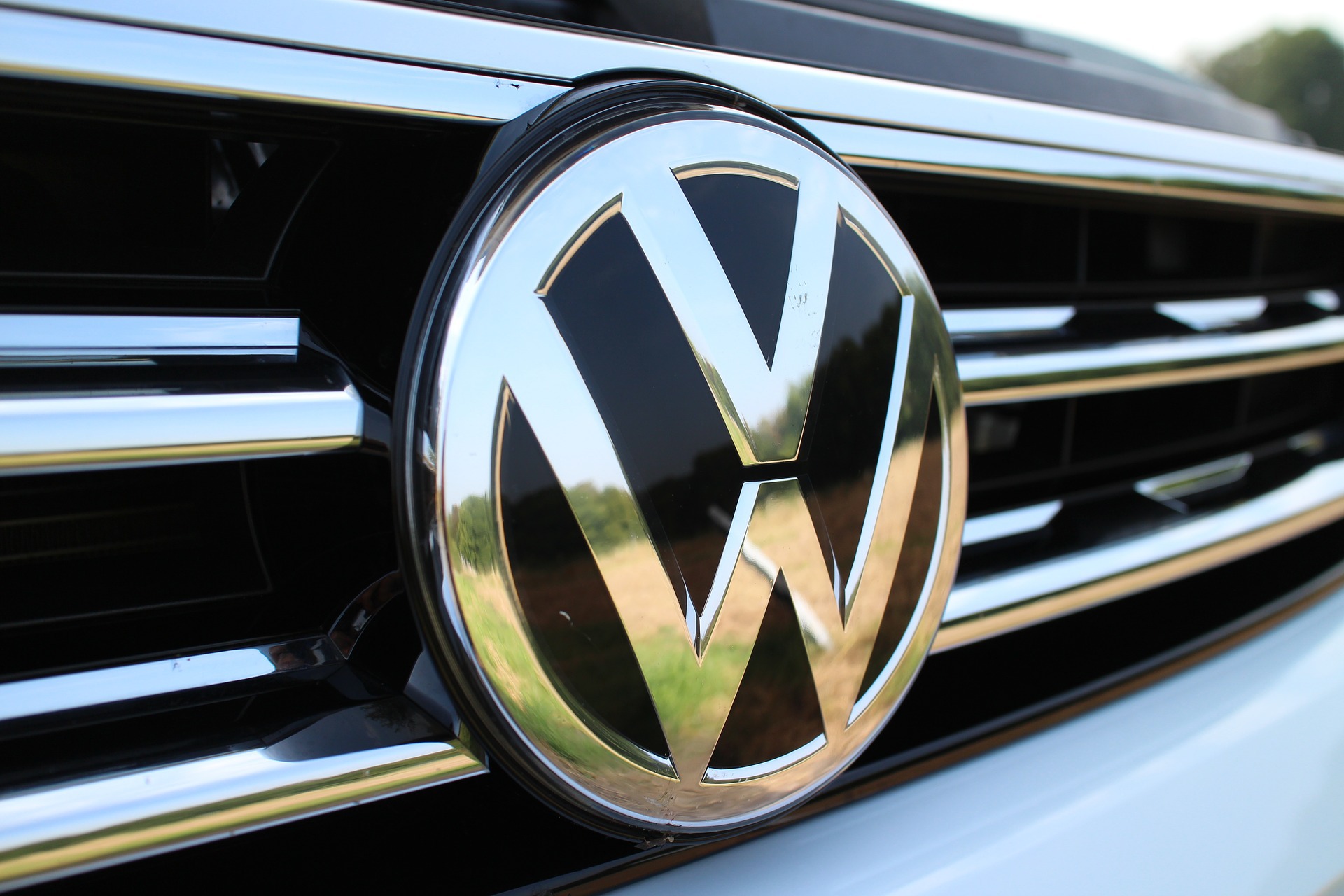 Autorităţile au efectuat percheziţii la sediul Volkswagen în ancheta privind instalarea softurilor ilegale privind emisiile poluante